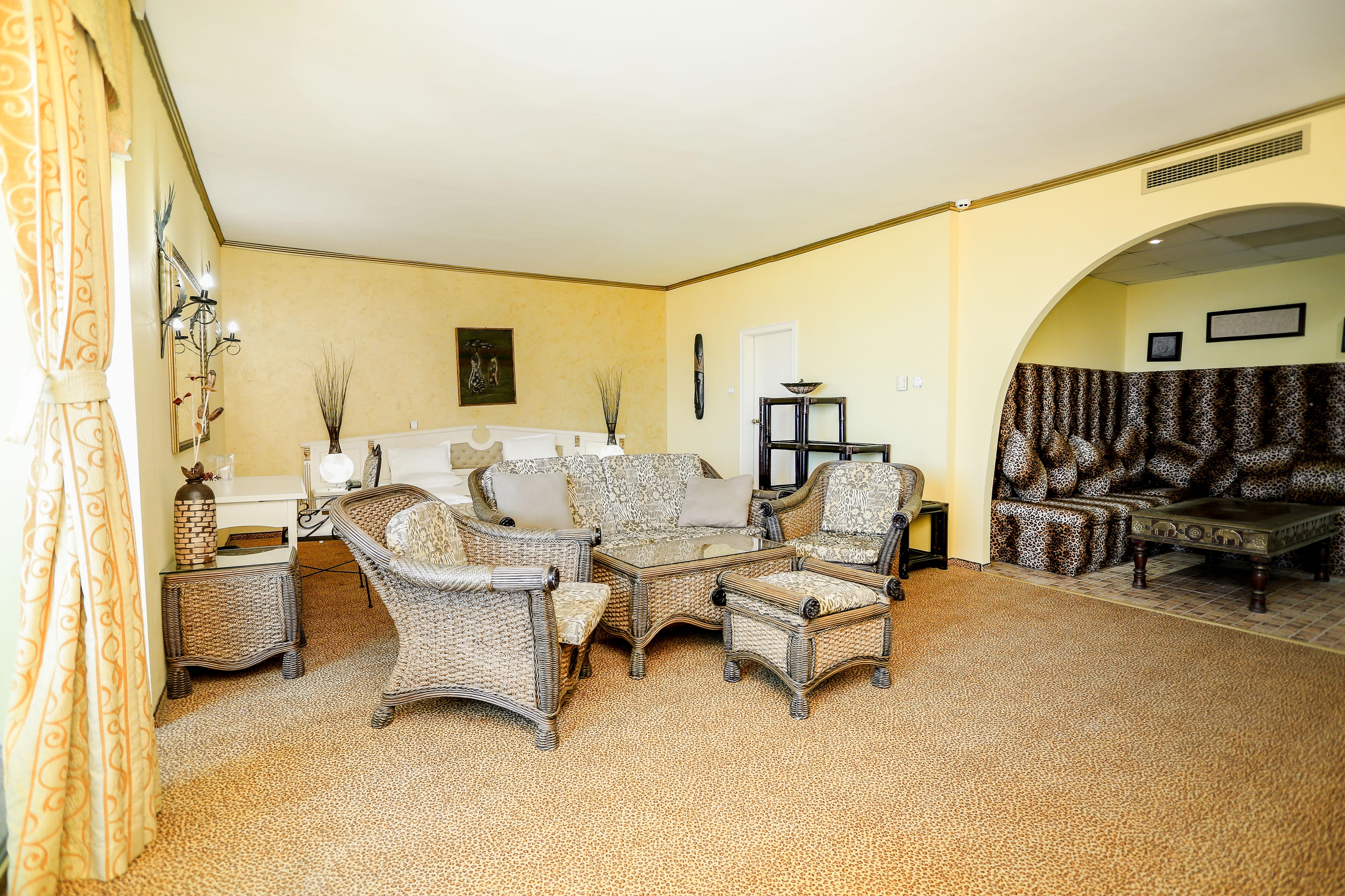Imperial Palace Hotel Sunny Beach Buitenkant foto A living room with carpet