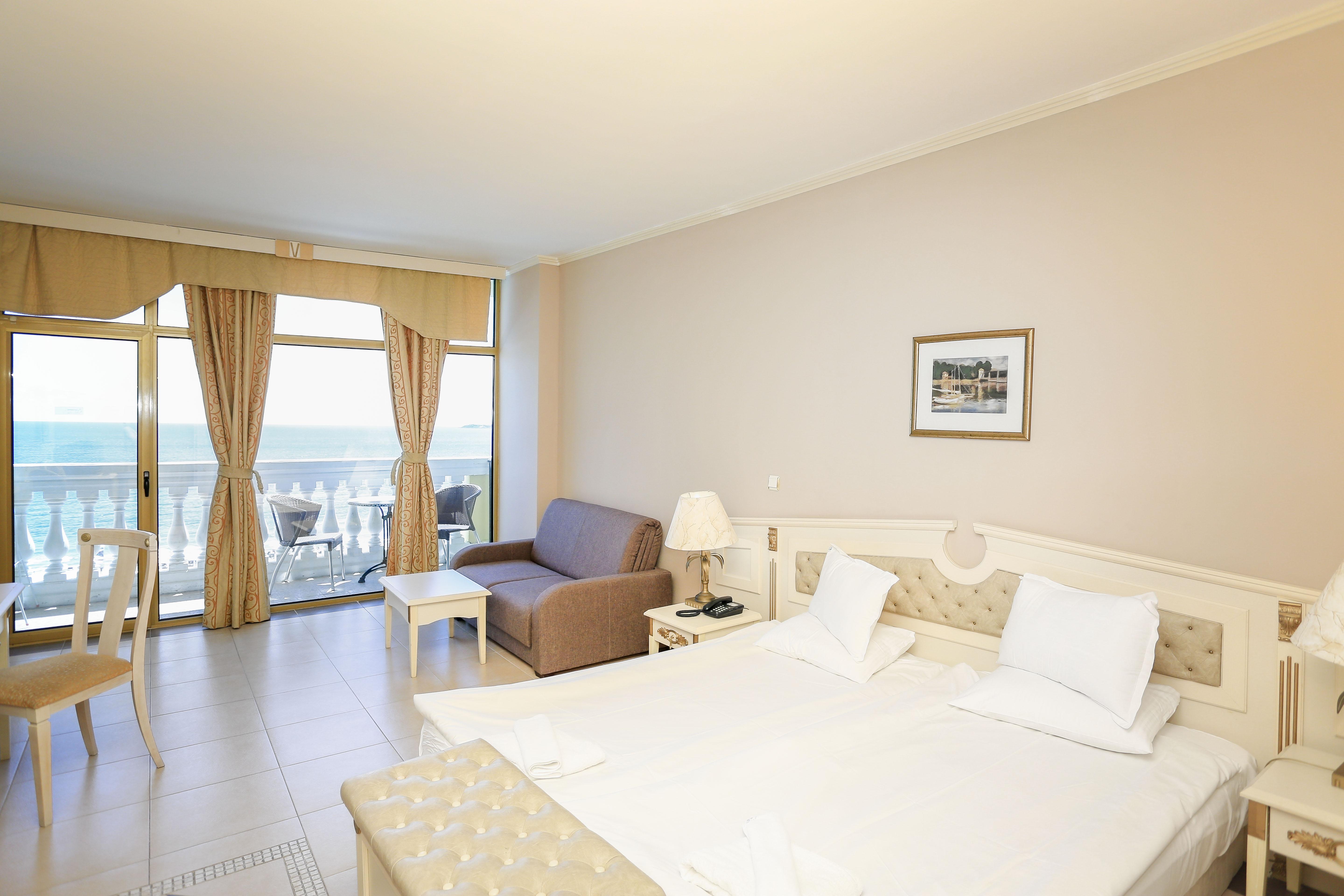 Imperial Palace Hotel Sunny Beach Buitenkant foto A typical hotel room