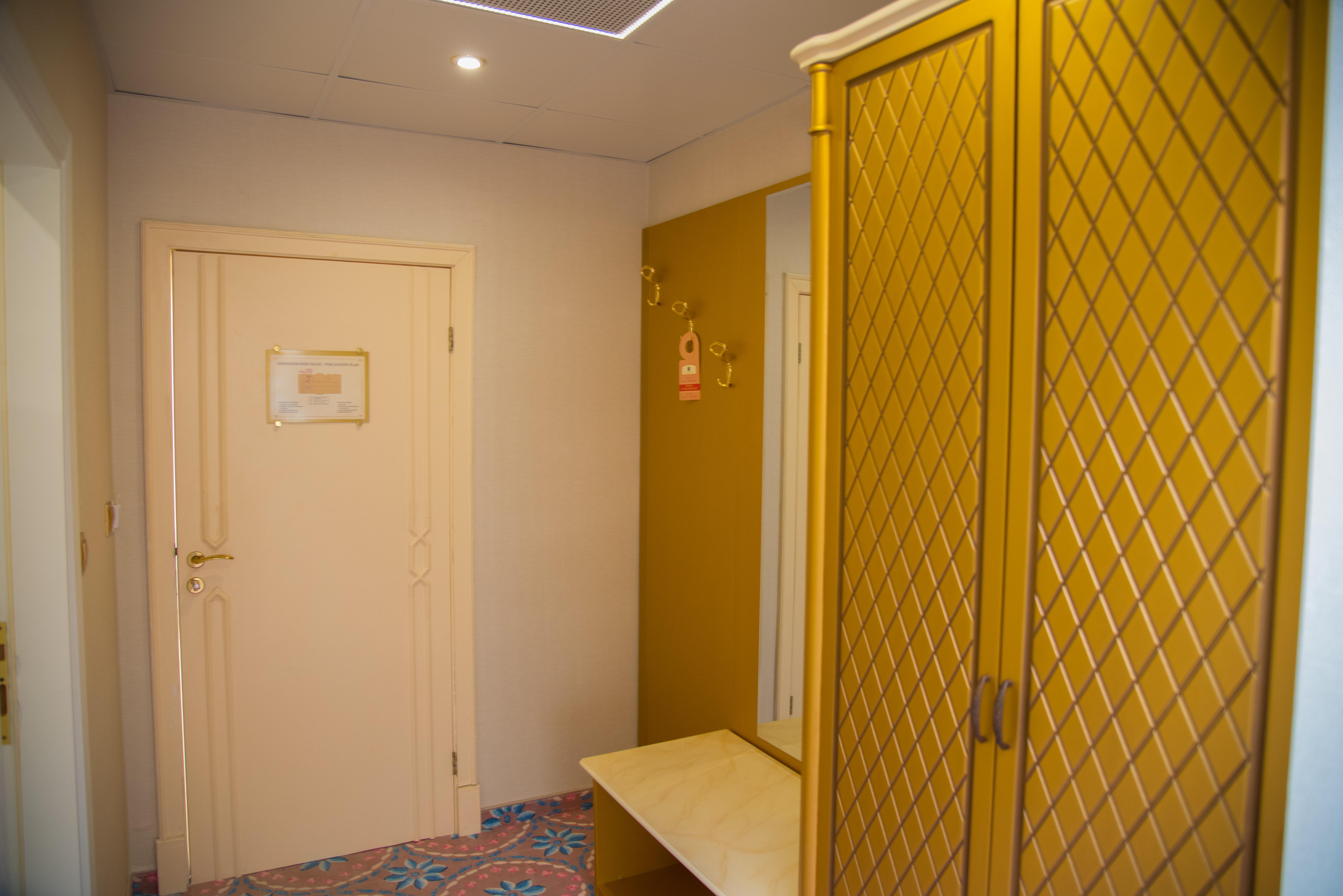 Imperial Palace Hotel Sunny Beach Buitenkant foto A room at the hotel