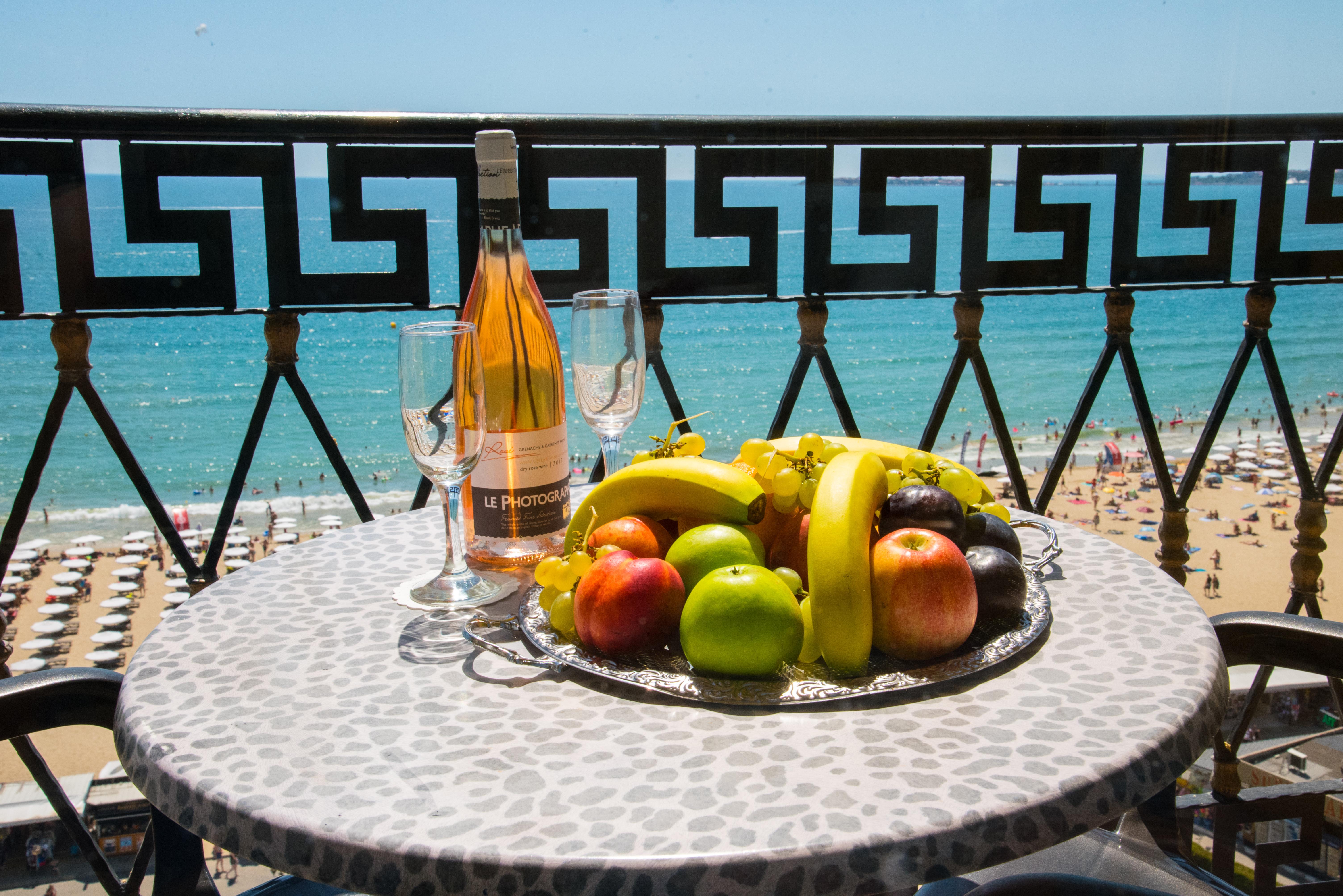 Imperial Palace Hotel Sunny Beach Buitenkant foto A fruit plate