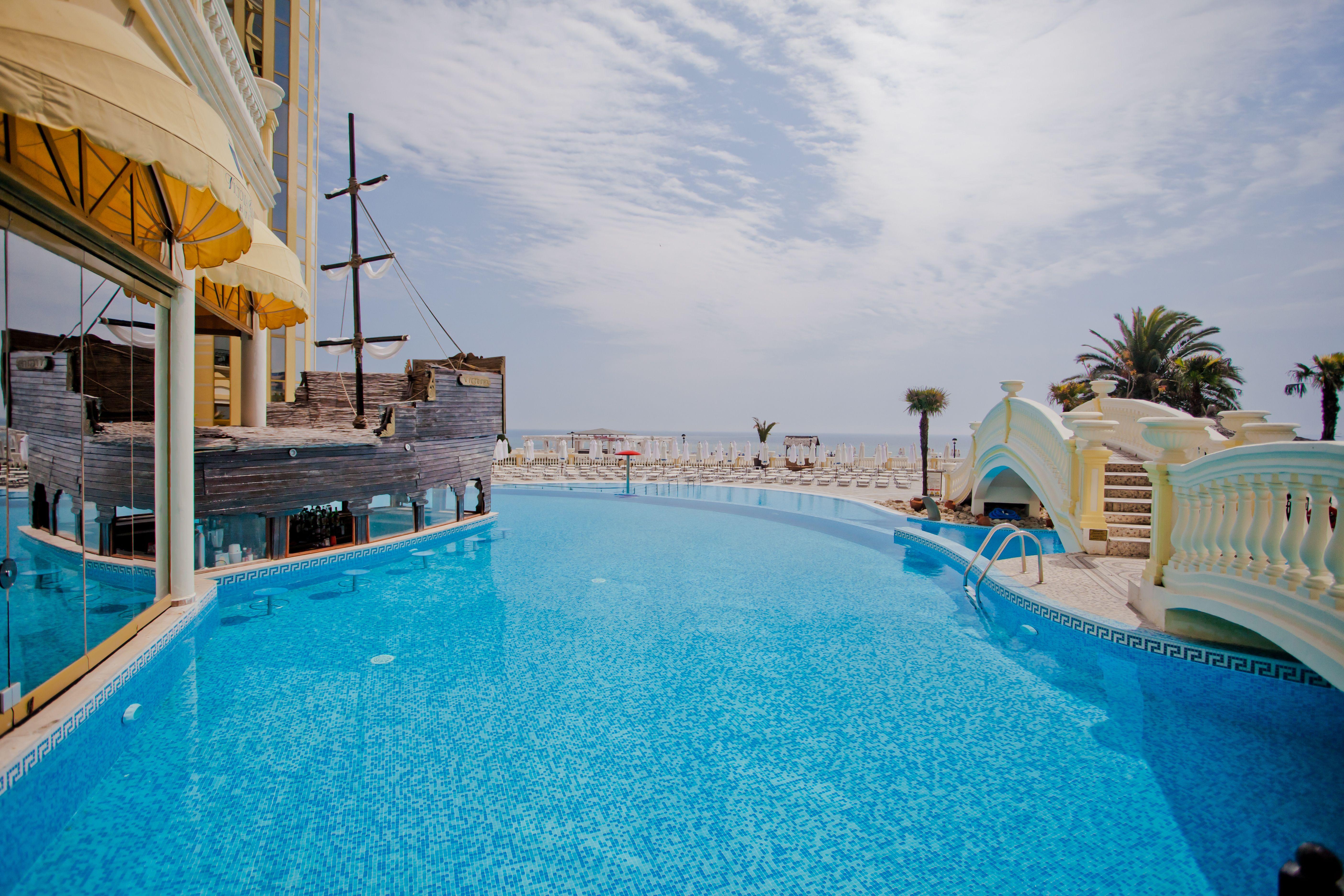 Imperial Palace Hotel Sunny Beach Buitenkant foto Infinity pool at the Grand Hotel