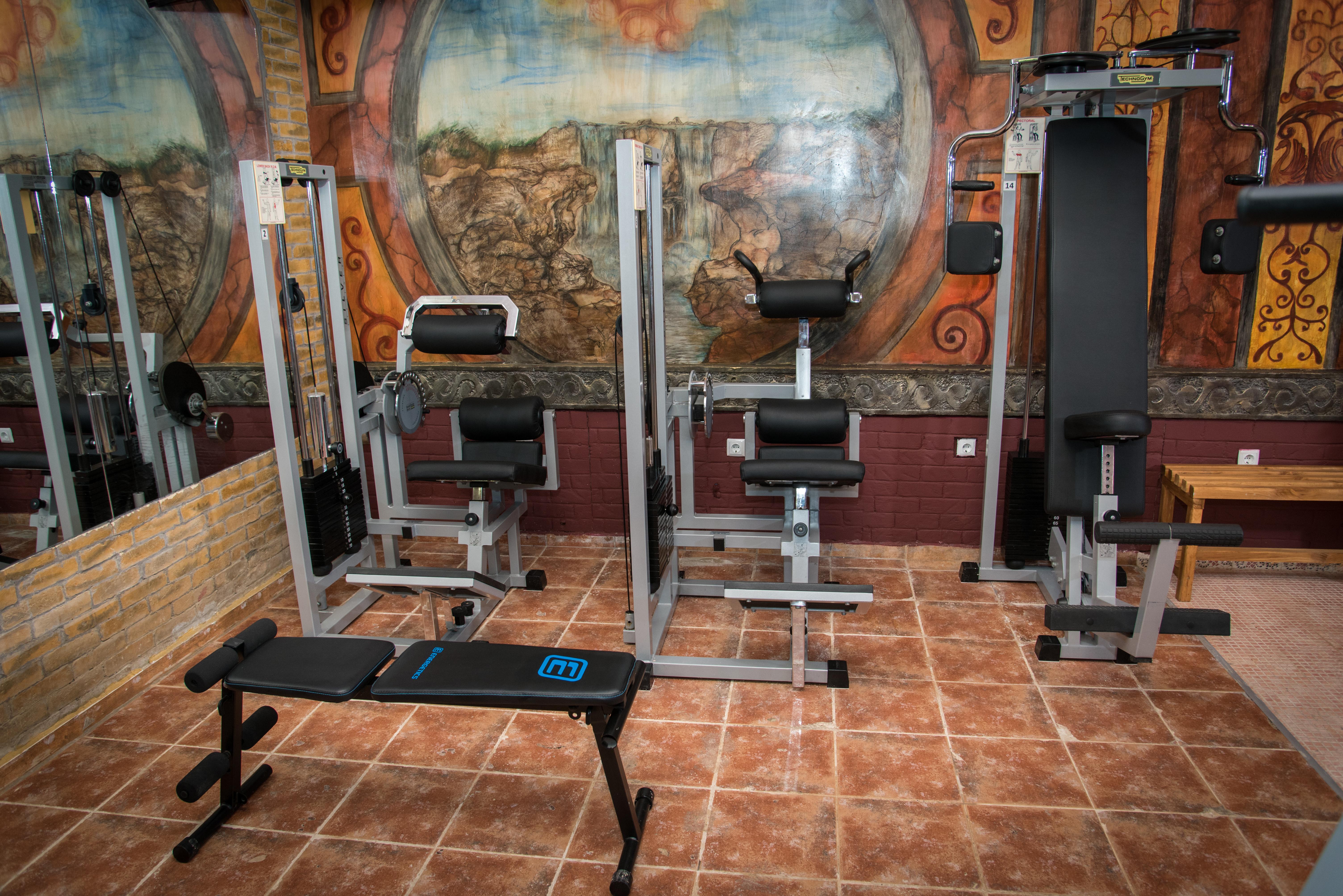 Imperial Palace Hotel Sunny Beach Buitenkant foto A typical home gym
