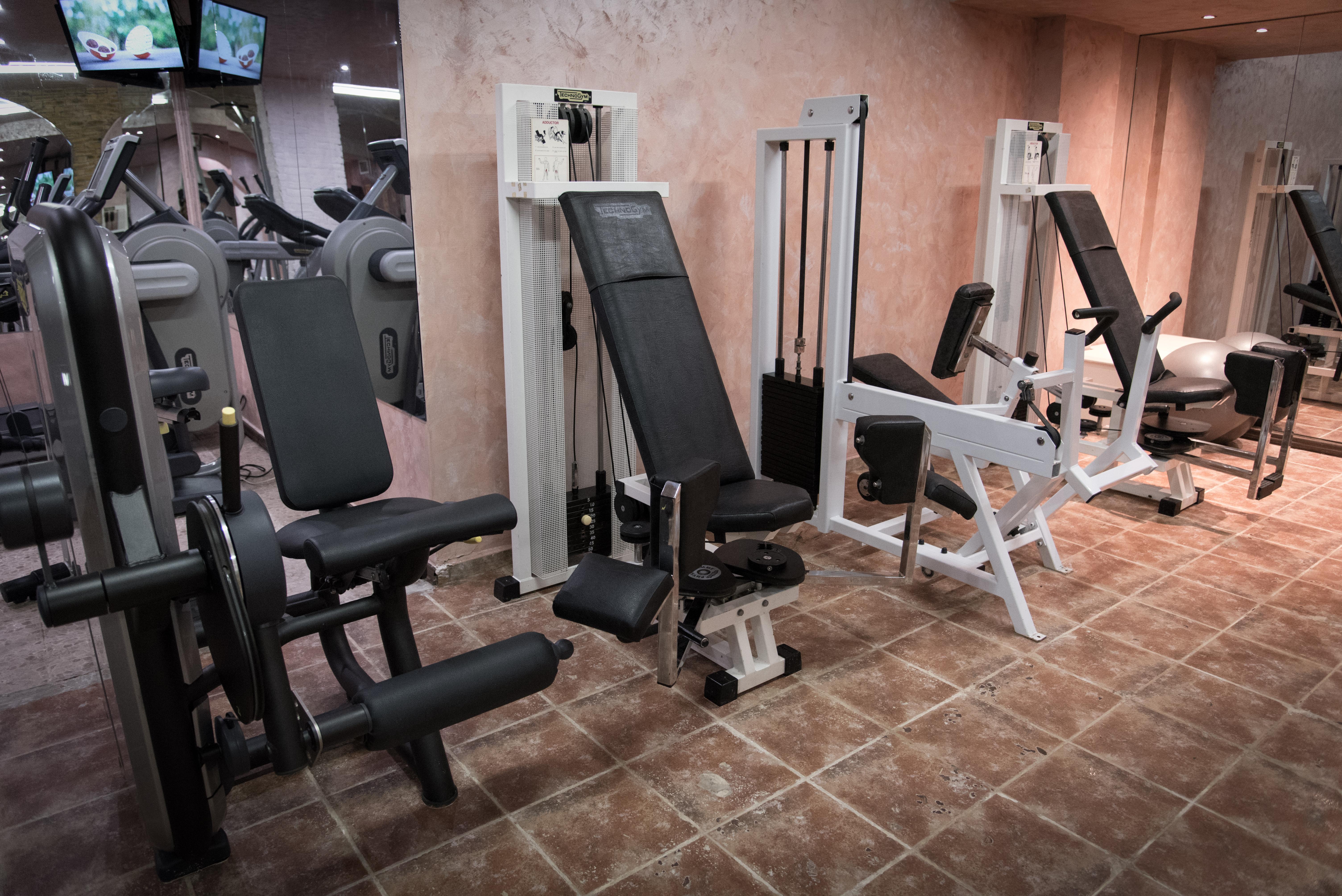Imperial Palace Hotel Sunny Beach Buitenkant foto Leg extension machine