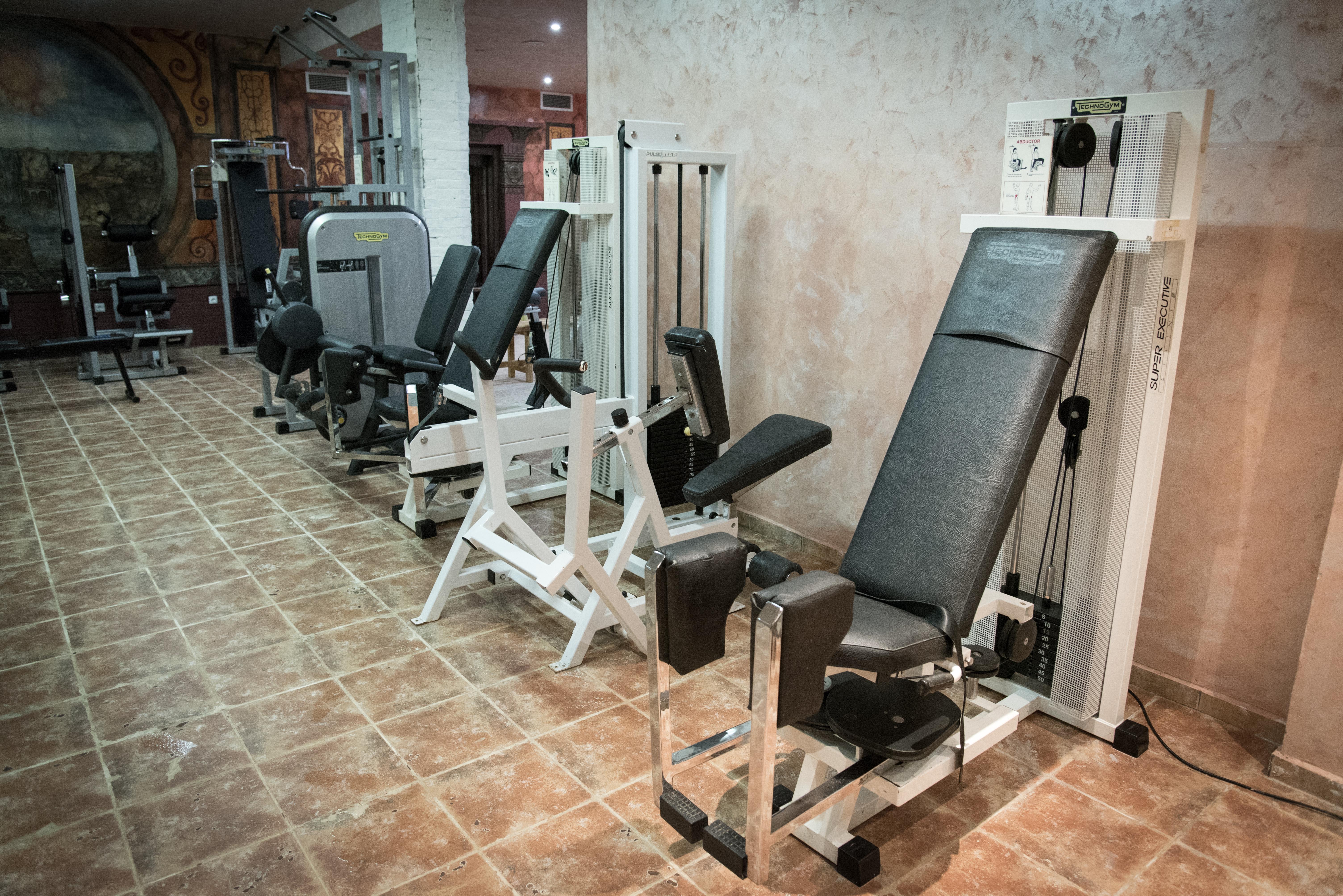 Imperial Palace Hotel Sunny Beach Buitenkant foto Leg extension machine