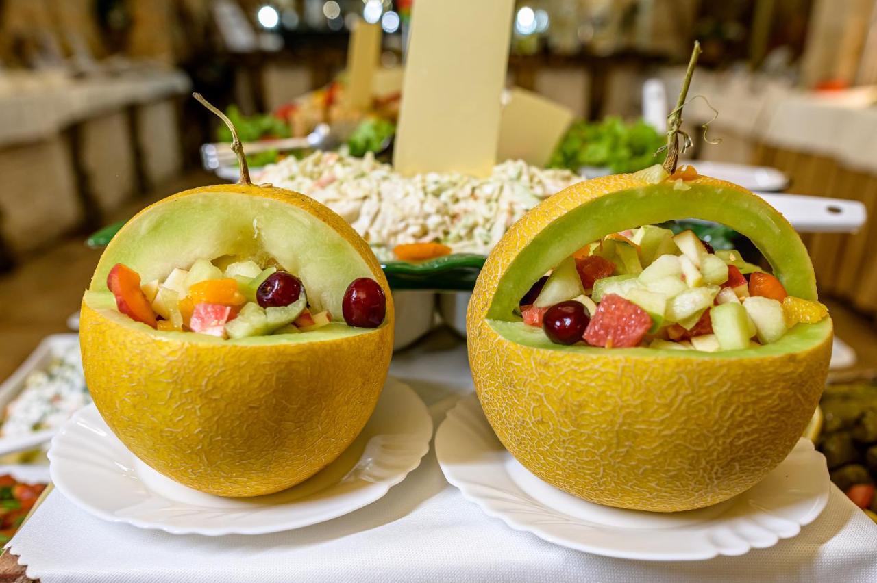 Imperial Palace Hotel Sunny Beach Buitenkant foto Fruit salad in pomelo