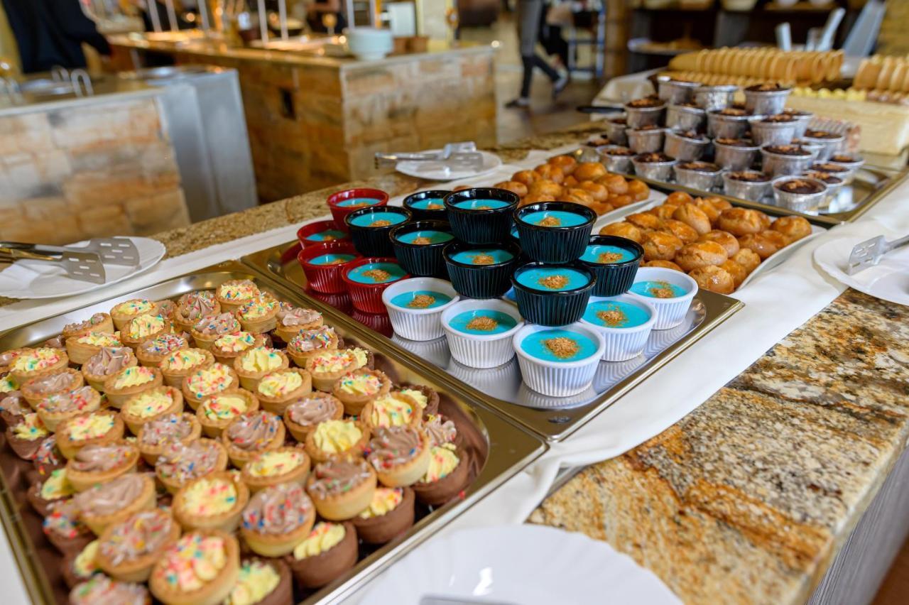 Imperial Palace Hotel Sunny Beach Buitenkant foto A selection of desserts at a buffet