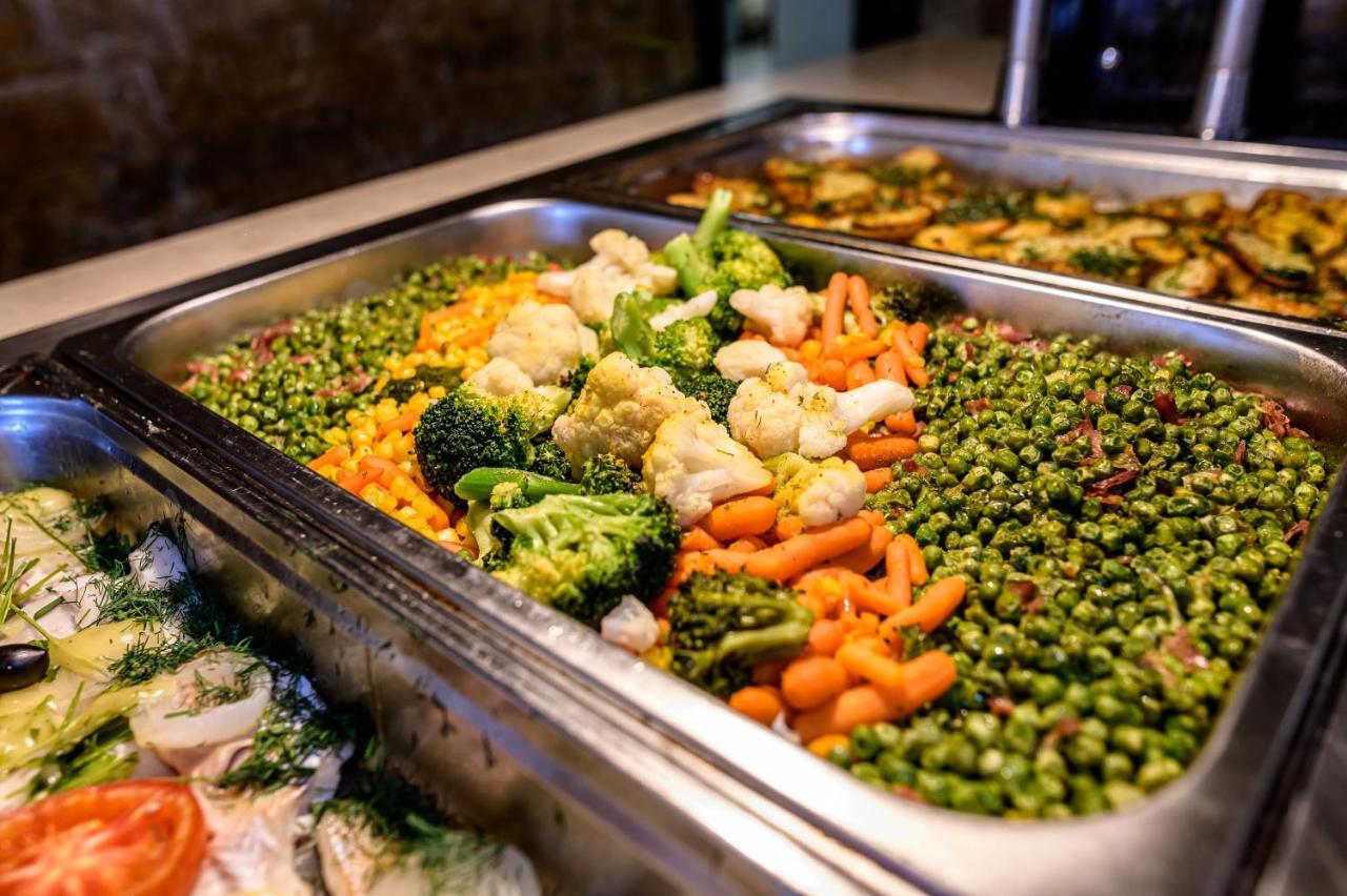 Imperial Palace Hotel Sunny Beach Buitenkant foto A chafing dish filled with vegetables