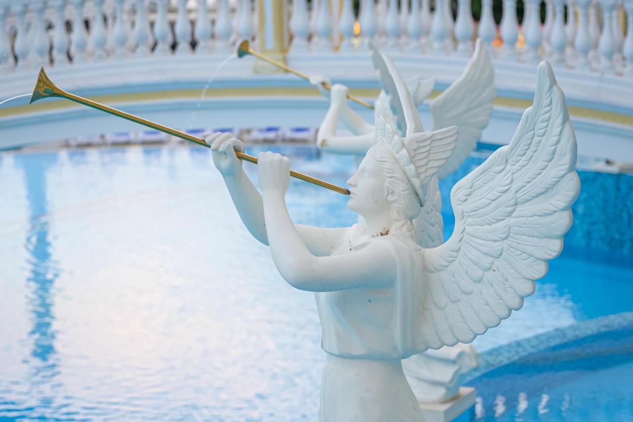Imperial Palace Hotel Sunny Beach Buitenkant foto Angel statue at the fountain