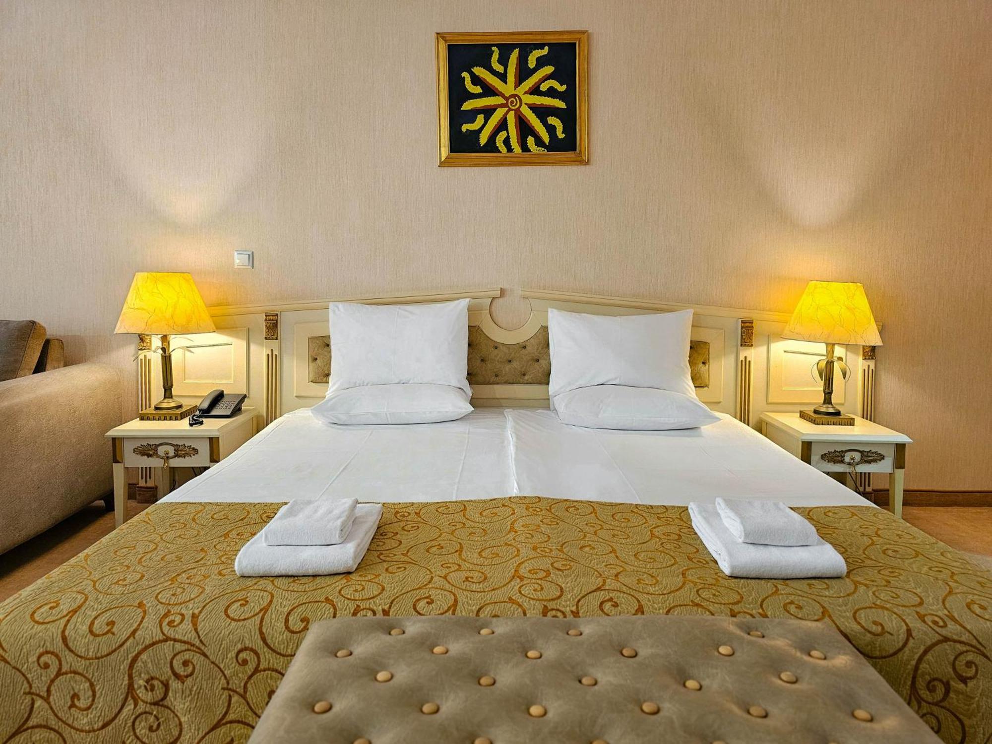 Imperial Palace Hotel Sunny Beach Buitenkant foto A guest room at the hotel