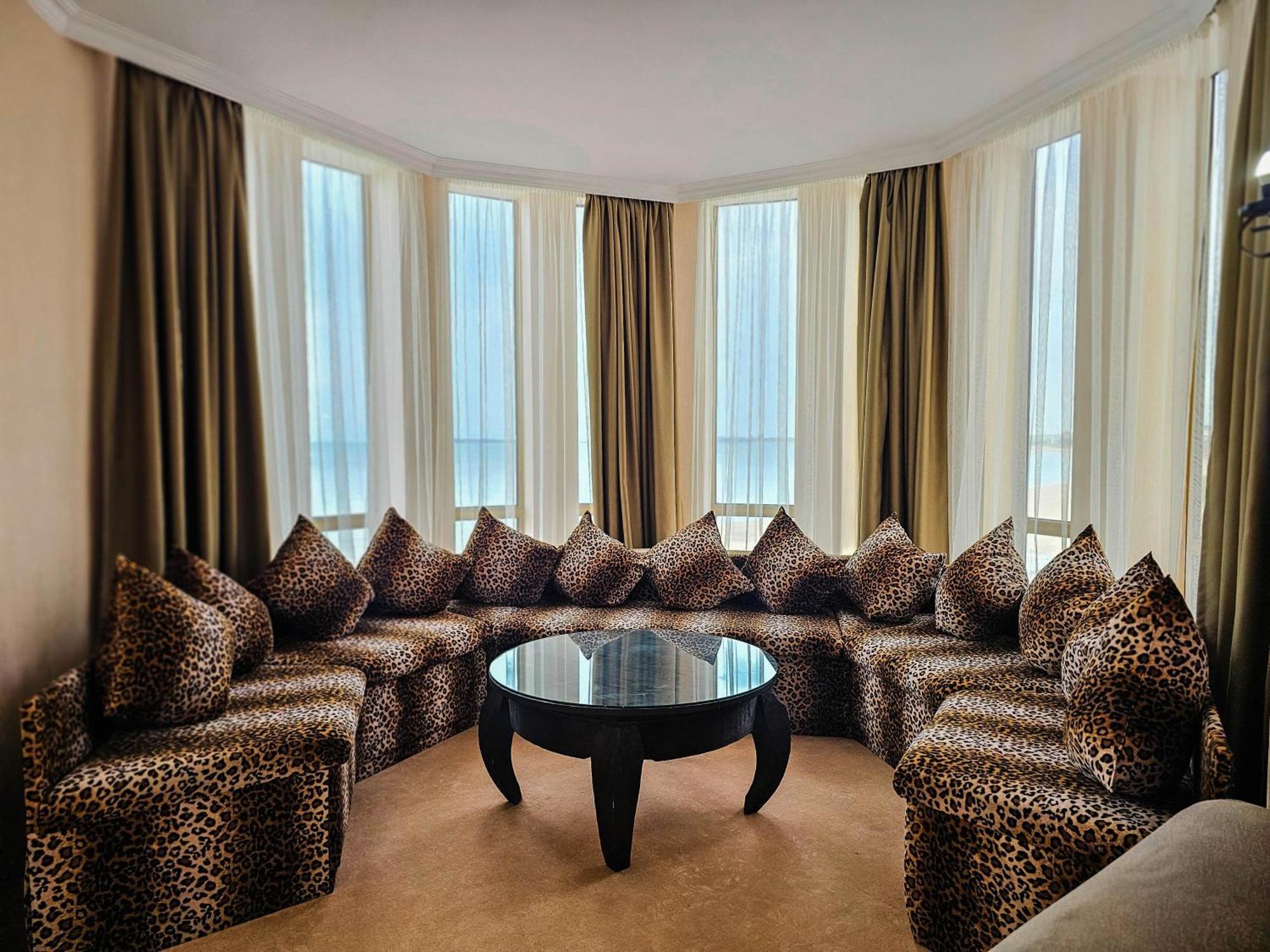 Imperial Palace Hotel Sunny Beach Buitenkant foto A Moroccan-style living room